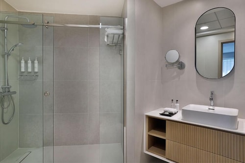2 Bedroom Suite Near Doha Bank Dubai 3 Luxury Bookings