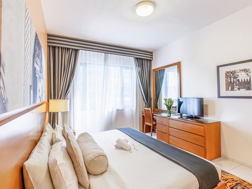 Three Bedroom Apartment Near Al Falah Mosque Dubai Luxury Bookings