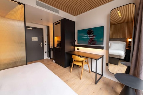 Queen Room Near Hasanah Centre LON 2 Luxury Bookings