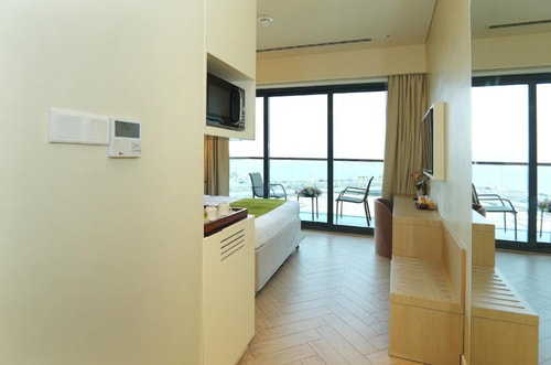 Premier Room Near Dubai Creek In Jaddaf 3 Luxury Bookings