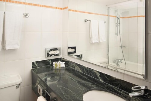 Double Room Near Holland Park LON 3 Luxury Bookings