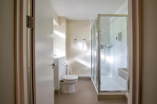 King Room Near Albert Gardens LON 6 Luxury Bookings