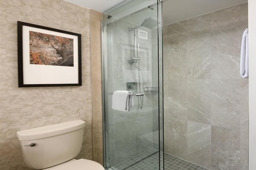 King Guest Room Near Houston Zoo HOU 5 Luxury Bookings