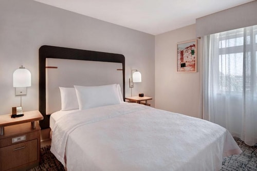 Queen Studio Suite Near Kezar Life Sciences SAN 1 Luxury Bookings