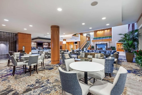 Premium King Suite Near Don McGill Toyota HOU 9 Luxury Bookings