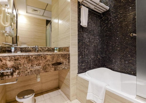 2 Bedroom Apartment Near Al Salam Masjid 5 Luxury Bookings
