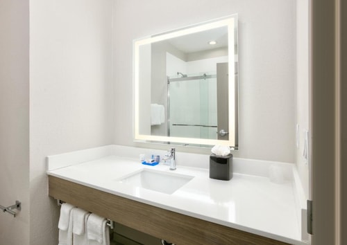Standard Room Near Gold & Silver Exchange DAL 4 Luxury Bookings