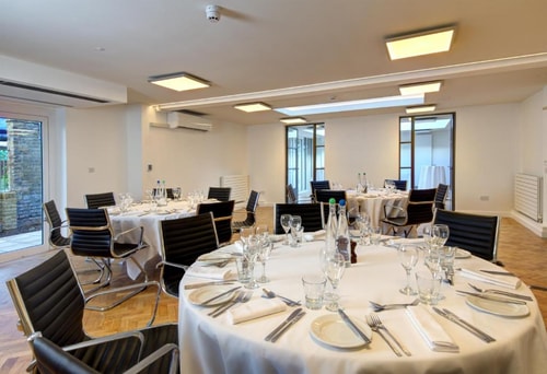 King Room Near Albert Gardens LON 11 Luxury Bookings