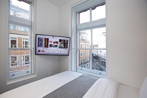 Queen Room Near Diamond Jubilee Garden LON 1 Luxury Bookings