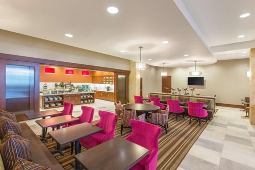 King Studio Suite Near Daikin Park HOU 7 Luxury Bookings