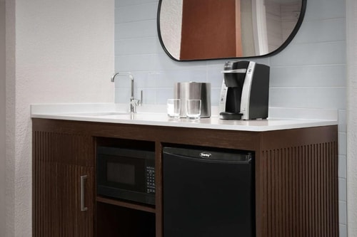 King Suite Near Swiss Watch & Diamond Exchange DAL 4 Luxury Bookings