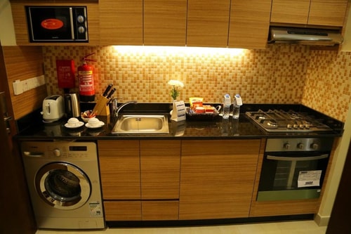 Studio Apartment Near Mall of Emirates 3 Luxury Bookings