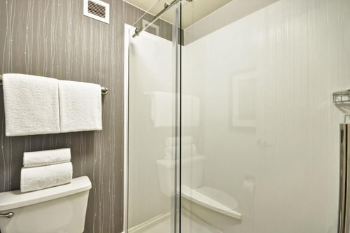 King Room Near Denny's Restaurant DAL 1 Luxury Bookings