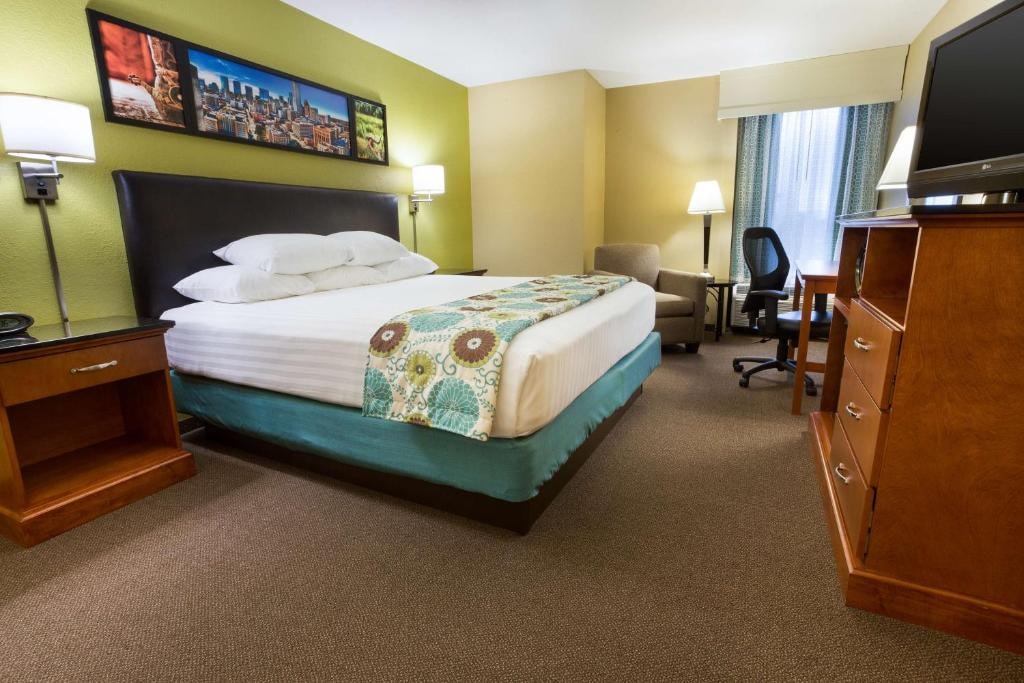 Deluxe King Room Near To Post Oak Park HOU Luxury Bookings