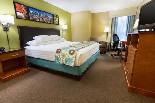 Deluxe King Room Near To Post Oak Park HOU Luxury Bookings