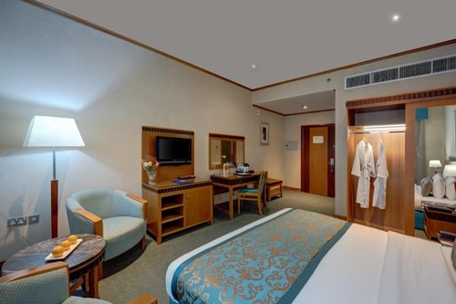 Deluxe Room Near Mashreq Metro Ac 2 Luxury Bookings