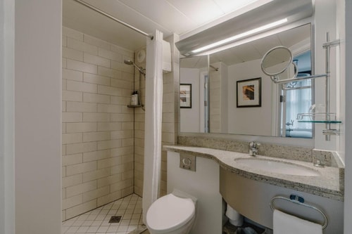 Small Queen Room Near Trafalgar Square LON 5 Luxury Bookings