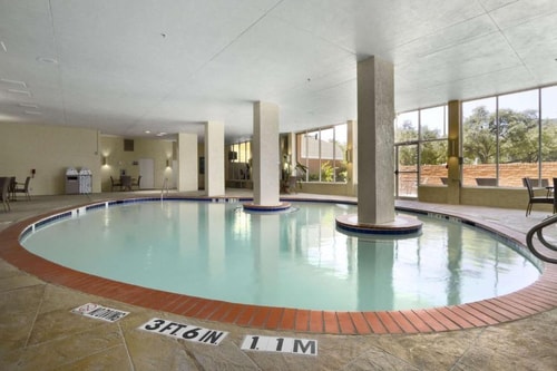 King Room Near Medical/Market Center DAL 6 Luxury Bookings
