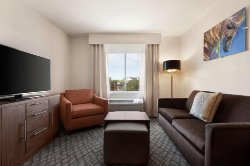 Queen Studio Near The Park At Willbern HOU 3 Luxury Bookings