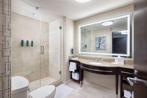 King Room Near To Discovery Green HOU 3 Luxury Bookings