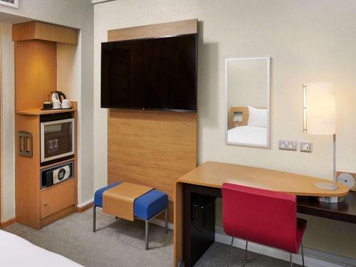 Superior Twin Room Near Lily Close Green LON 1 Luxury Bookings