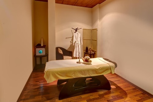 Classic King Or Twin Room Near Al Firdous Mosque 14 Luxury Bookings