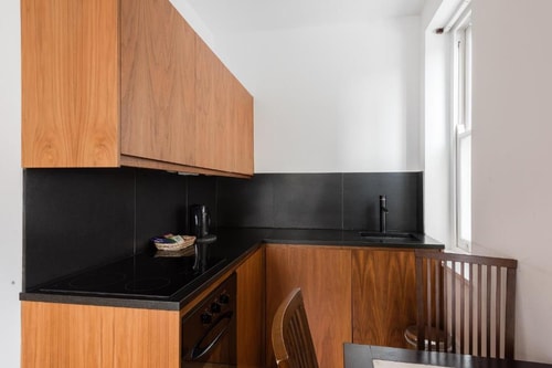 Executive Suite Near Cosmo Nannies LON 5 Luxury Bookings