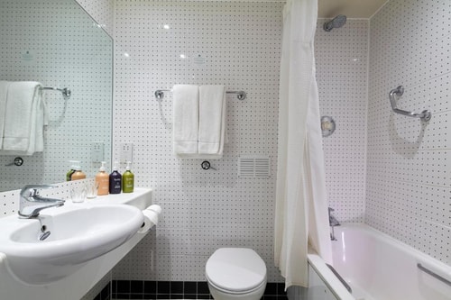 Standard Room Near Brunswick Square Gardens LON 2 Luxury Bookings