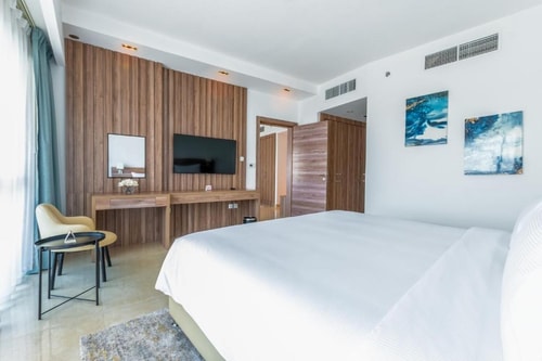 Deluxe King Studio Apartment Near Samana Avenue 2 Luxury Bookings