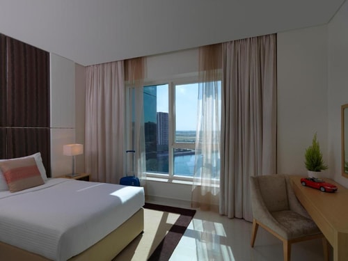 Deluxe Room Near Bay Square Dubai 1 Luxury Bookings