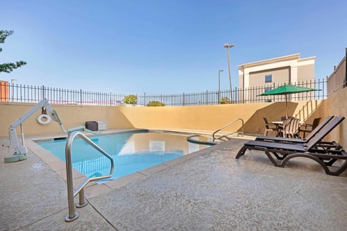 King Suite Near Frances Rizo Park DAL 5 Luxury Bookings