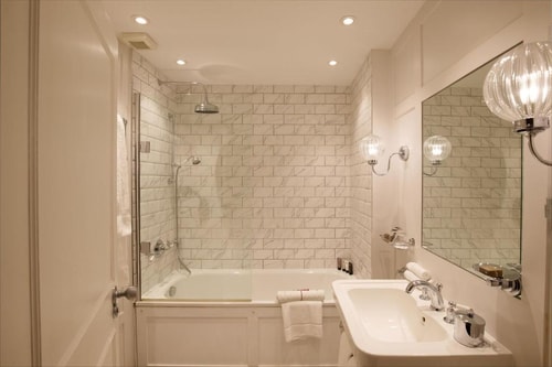 Two Bedroom Apartment Near Walton Estates LON 4 Luxury Bookings