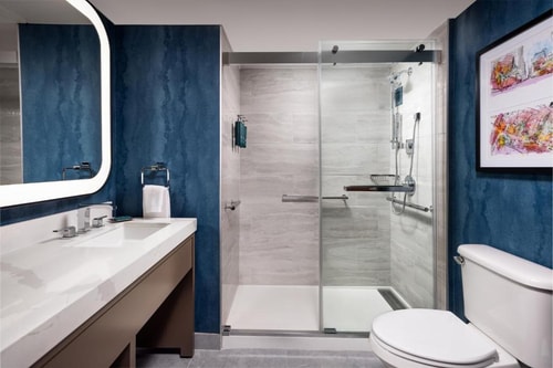 King Or Twin Guest Room Near CaseyDental Tooth HOU 4 Luxury Bookings