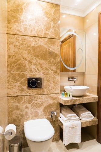 Standard Double Room Near Studio Integrate LON 6 Luxury Bookings