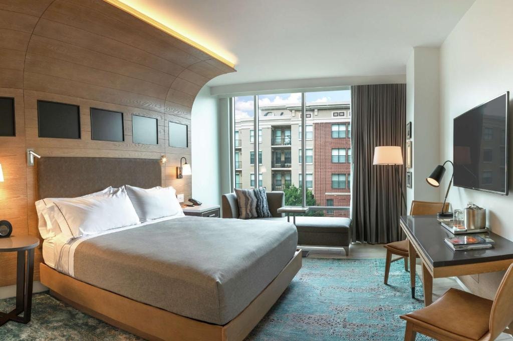 King Room Near Burger Academy DAL Luxury Bookings
