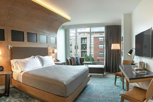 King Room Near Burger Academy DAL Luxury Bookings