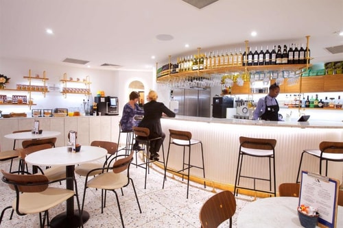 Queen Room Near Victoria Embankment Gardens LON 11 Luxury Bookings