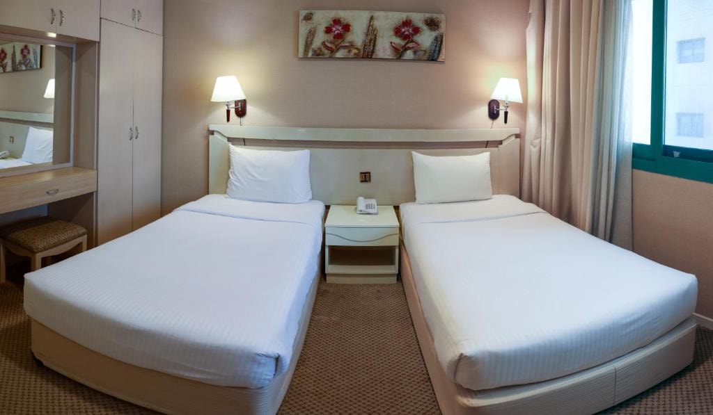 Studio Apartment Near Bur Juman Mall Luxury Bookings