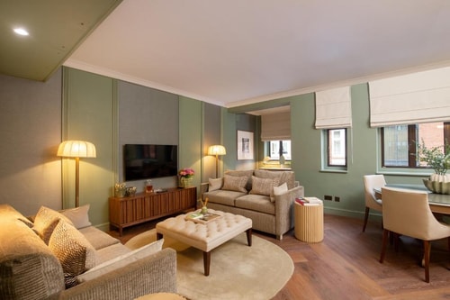 Two Bedroom Apartment Near Walton Estates LON 2 Luxury Bookings