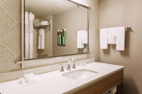 King Room Near Jade Waters Resort Pool 6 Luxury Bookings