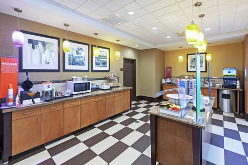 King Room Near UP Excellence Academy HOU 9 Luxury Bookings