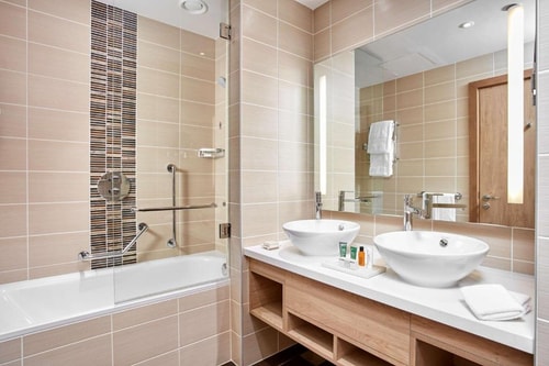 One Bedroom King Suite Near The B1 Mall Duabi 5 Luxury Bookings