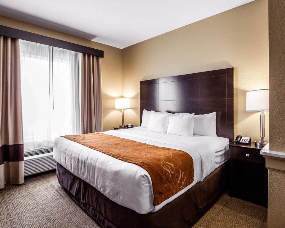 King Suite Near Flaah Islamic Center HOU Luxury Bookings