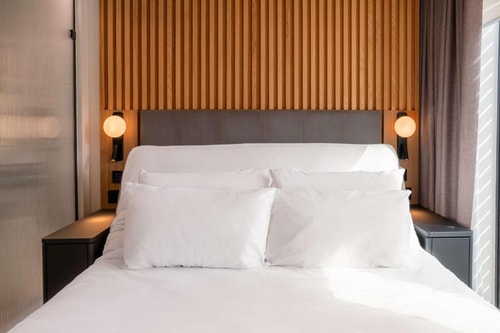 Queen Room Near Hasanah Centre LON 1 Luxury Bookings