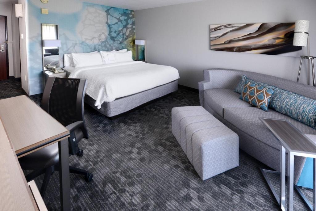King Room Near 100 Acre Wood Preserve HOU Luxury Bookings