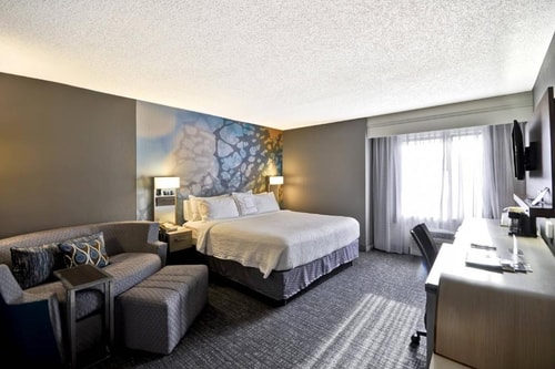 King Room Near Terry Hershey Park HOU Luxury Bookings