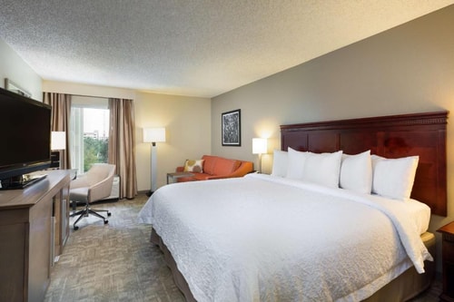 King Room Near Post Oak Park HOU 9 Luxury Bookings