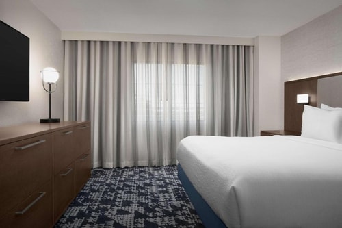 King Suite Near Swiss Watch & Diamond Exchange DAL 1 Luxury Bookings