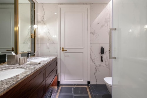 Deluxe Three Bedroom Apartment Near Expo City 9 Luxury Bookings