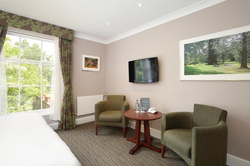 Classic Double Room Near Trent Country Park LON Luxury Bookings